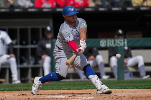 Blue Jays catcher Alejandro Kirk set for surgery Tuesday on fractured left thumb