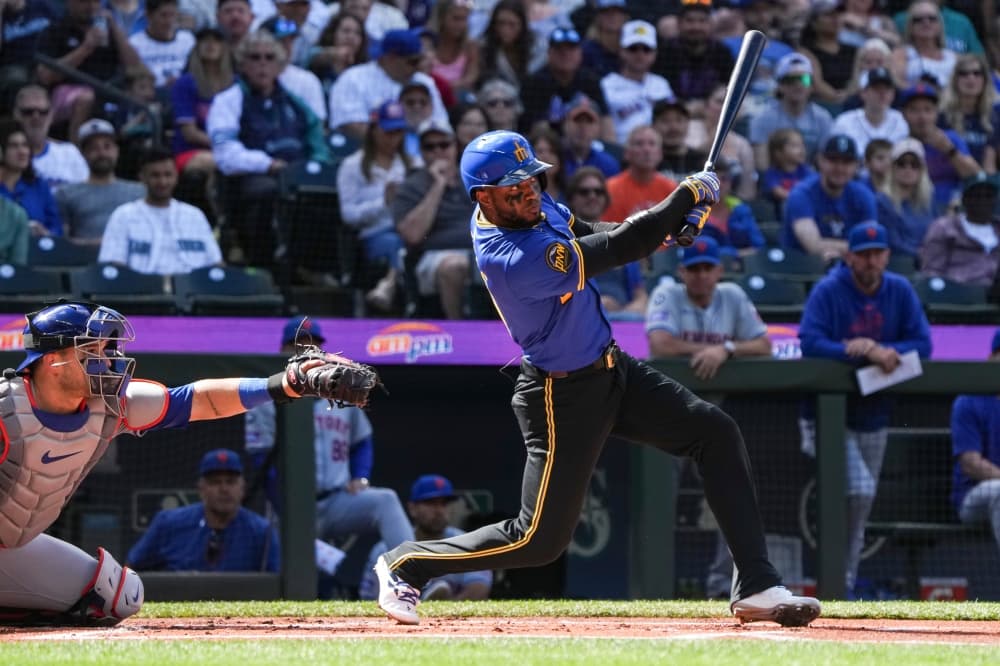 Mariners and Outfielder Victor Robles Agree to $9.75 million, 2-year Contract with 2027 Option