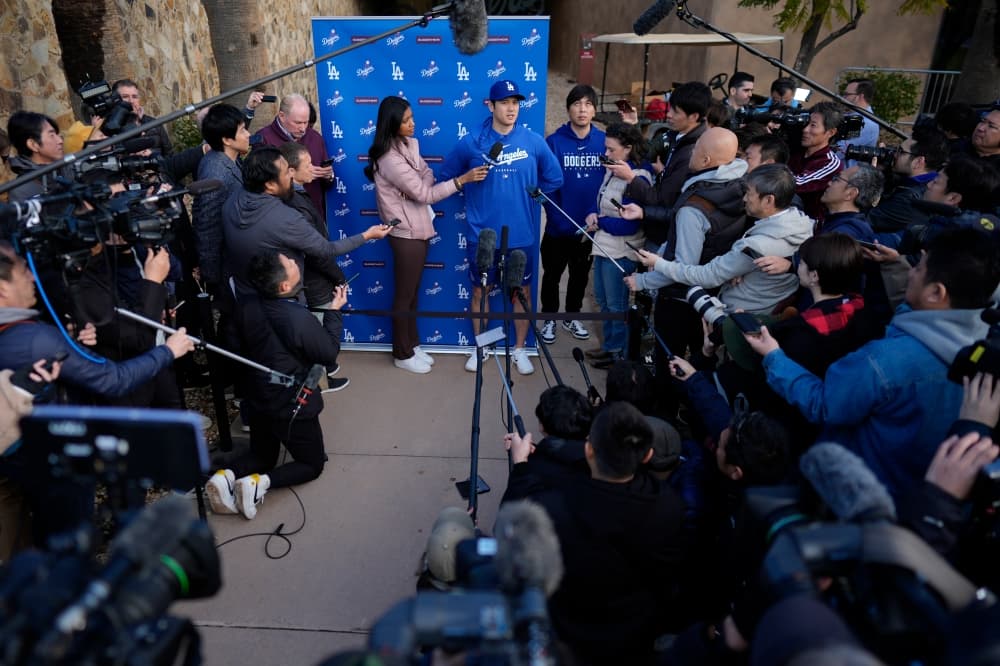Shohei Ohtani tries to blend in with Dodgers, even if that might prove impossible