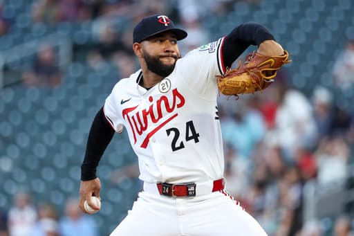 Woods Richardson fans 11 in Twins’ 7-0 win, dropping Yankees 5 games behind Blue Jays