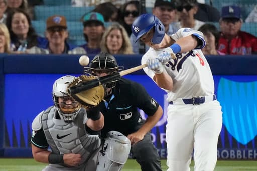 Will Smith’s birthday blast stuns D-backs and Diaz earns 2nd save as the Dodgers complete sweep