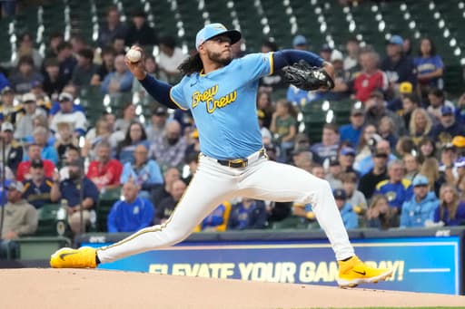 Peralta, Brewers hand the Cardinals their 7th straight loss with a 3-2 victory