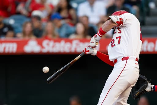 Mike Trout hits 2-run homer and Angels clinch series over Rangers with 5-2 win