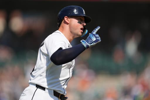 Blue Jays put Lukes on IL with hamstring strain, promote Piñango and will start Yesavage on Tuesday