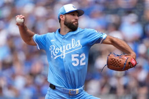 Wacha flirts with no-hitter in duel with Skubal