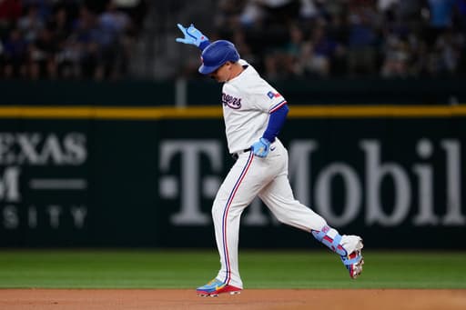 Mariners reinstate Rob Refsnyder from the 10-day IL, DFA Buddy Kennedy