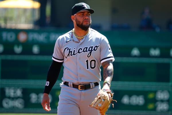 White Sox decline $25 million option on Yoán Moncada, $7.5 option on Max Stassi