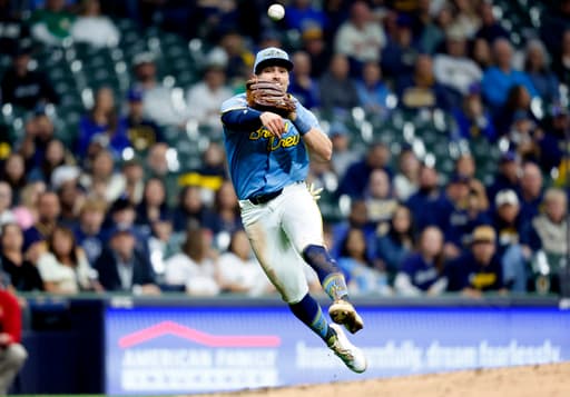 Christian Yelich drives in 3 runs in Brewers’ 5-3 win over Athletics