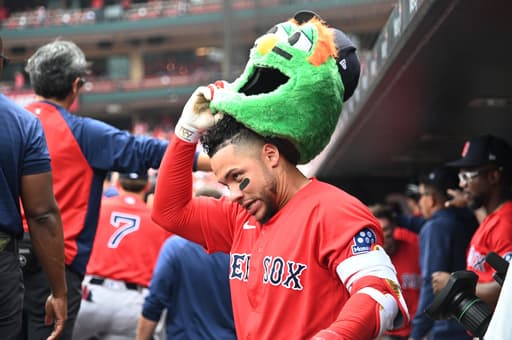 Red Sox first baseman Willson Contreras comes up big against his former team in St. Louis