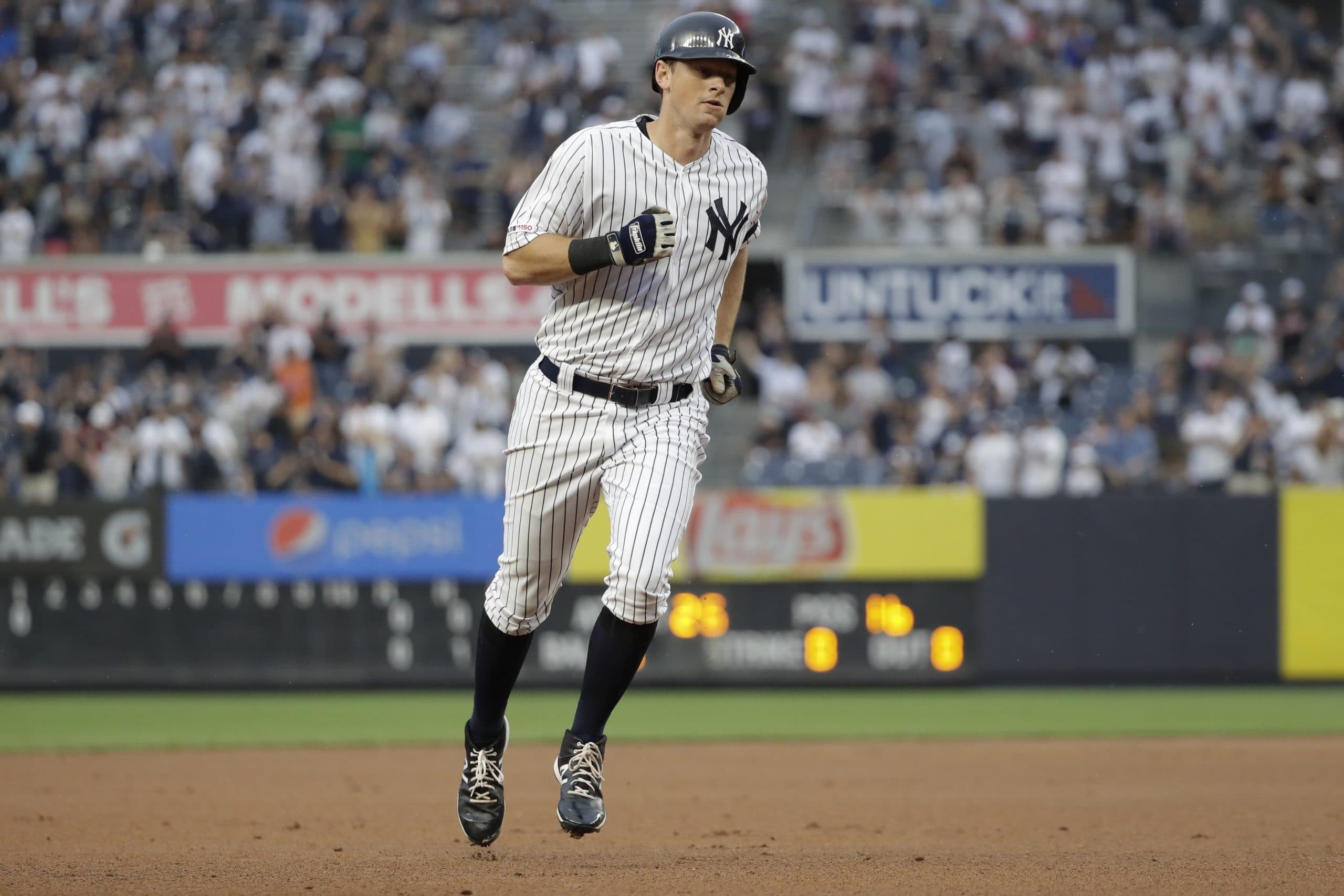 Yankees 3B DJ LeMahieu injures calf in spring training debut