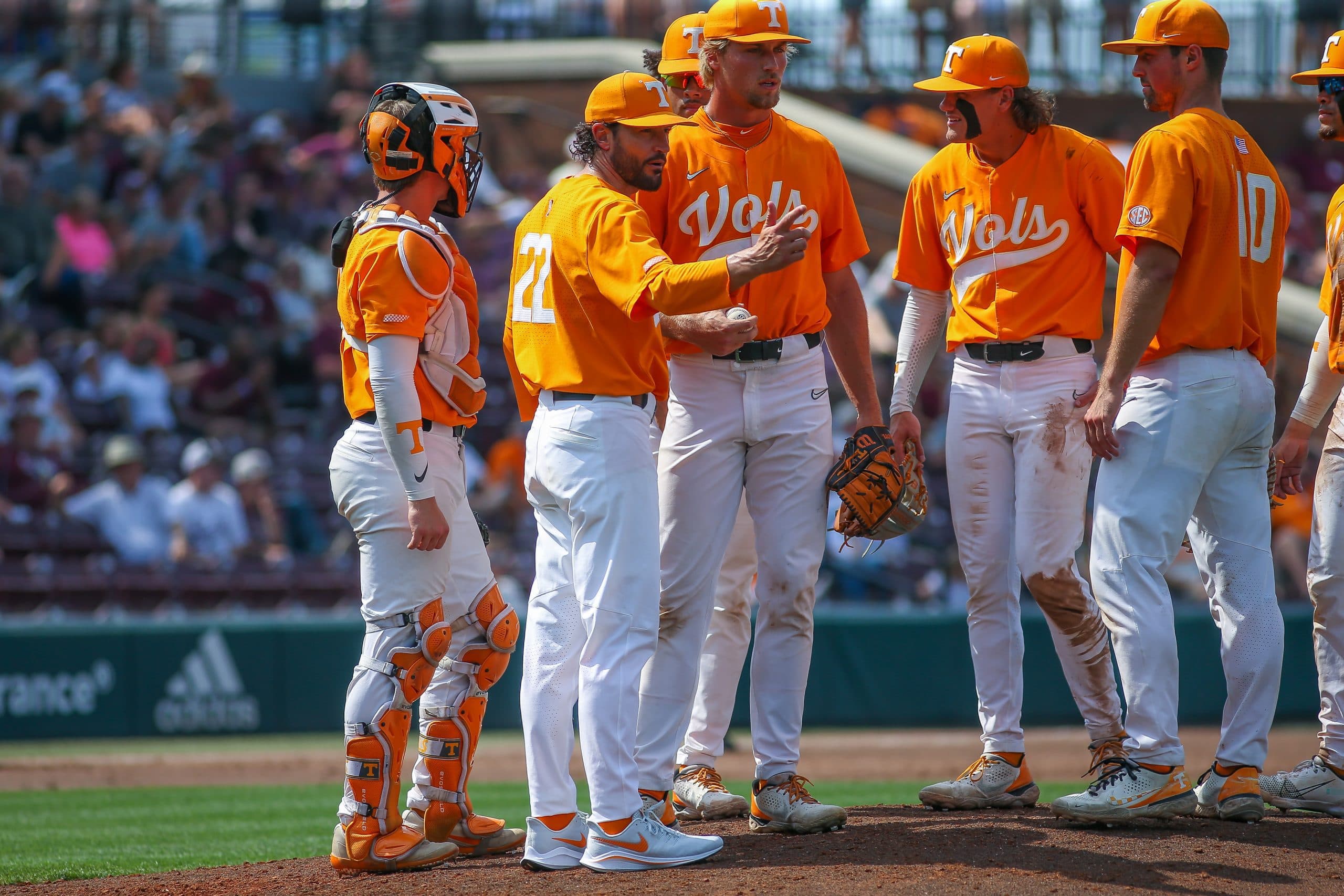 Tennessee’s Tony Vitello Achieves 300-Win Milestone Against Samford 