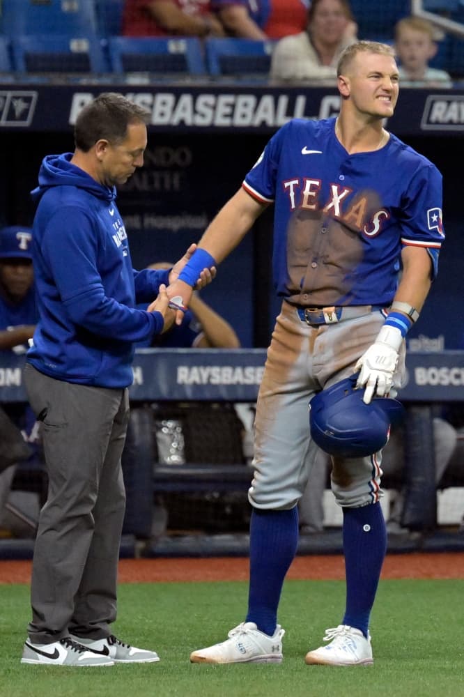 Rangers’ Josh Jung breaks wrist on swinging strike
