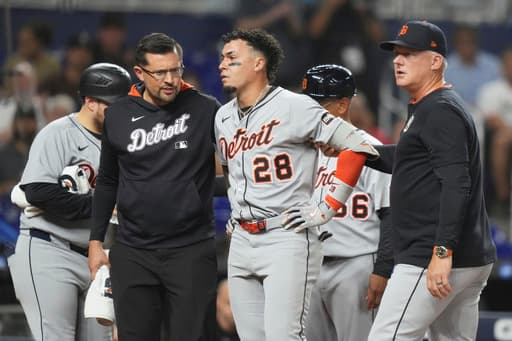 Tigers’ Javier Báez leaves game against Marlins after foul tip strikes near his left eye