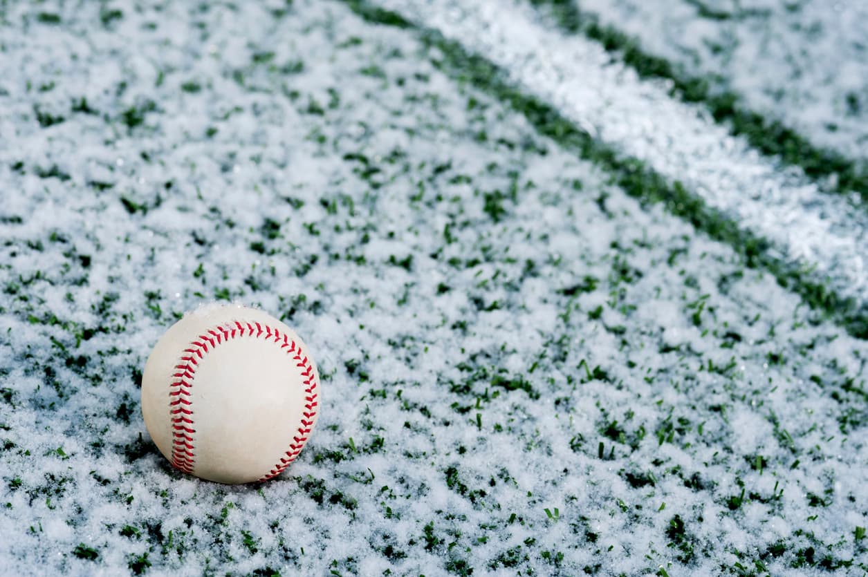 In Liga ARCO Mexicana del Pacifico, Fans Celebrate Christmas At the Ballpark
