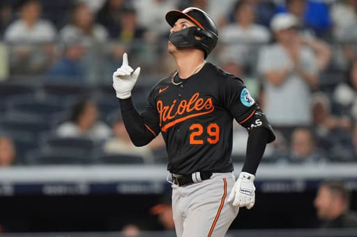 Orioles’ Urías hits go-ahead homer off Weaver in the 8th inning to spoil Yankees reliever’s return
