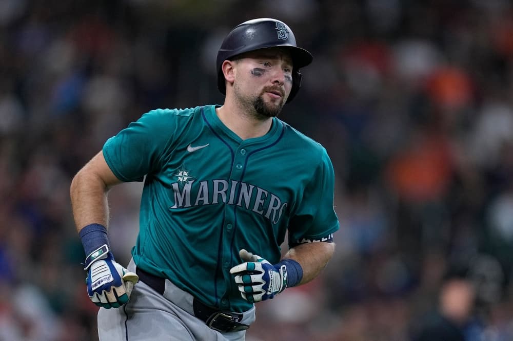 Mariners beat Astros 5-4 thanks to 9th inning Raleigh homer