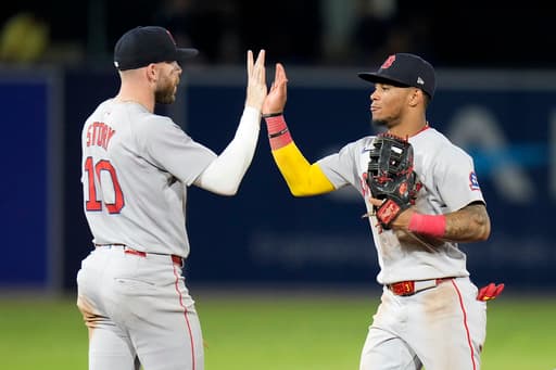 Story hits go-ahead single in 9th and Red Sox top Rays 6-3 to keep pace in playoff chase