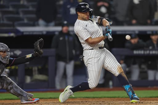 Giancarlo Stanton sparks Yankees with first regular-season stolen base since 2020
