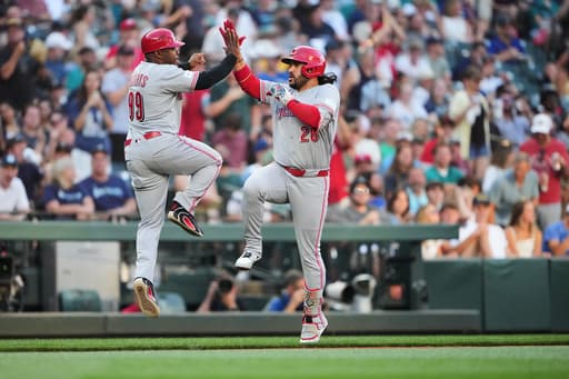 Suárez homers against former team and Burns throws 5 scoreless innings as Reds beat Mariners 4-2