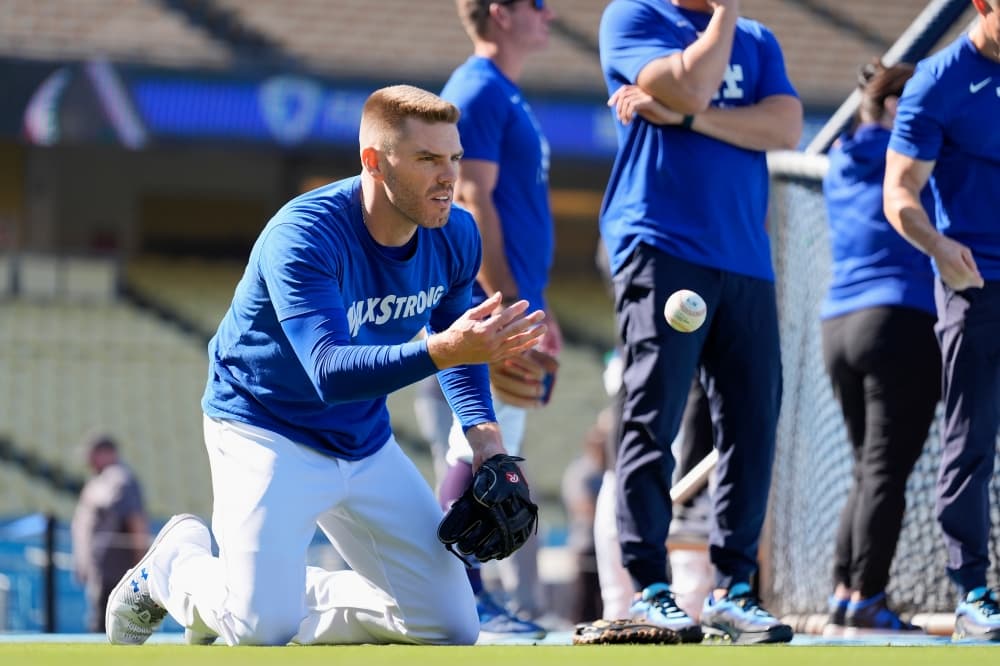 Dodgers’ Freddie Freeman leaves Game 2 of NLDS with ankle discomfort