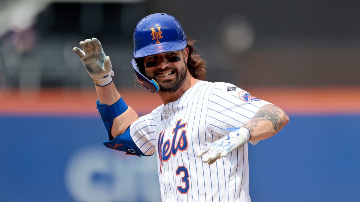 Outfielder Jesse Winker and Mets agree to 1-year contract, AP source says