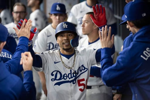 Dodgers shortstop Mookie Betts is day-to-day after injuring his left toe in mishap