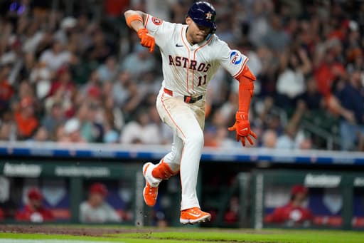 Cam Smith hits an RBI single in the 8th to give Astros 2-1 win over Phillies