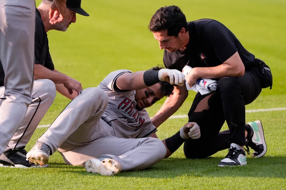 Diamondbacks catcher Gabriel Moreno leaves game against Guardians with left groin injury