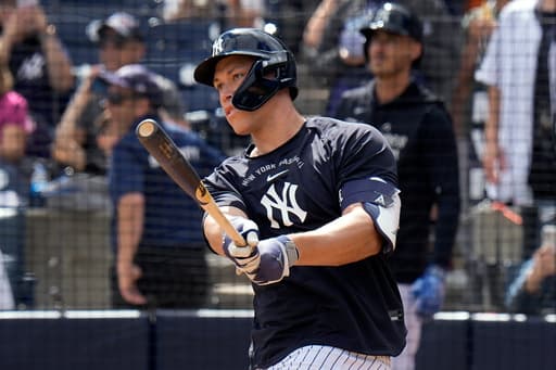 Yankees slugger Aaron Judge hits 2 HRs in spring debut
