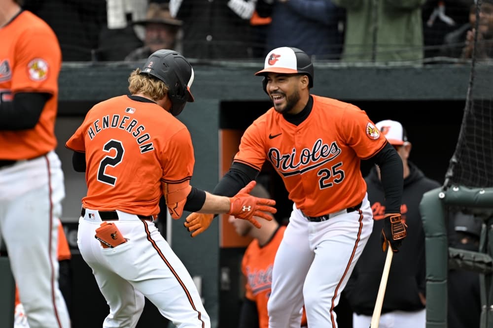 Everybody Home! All 9 Orioles come in to score to start big 6th inning against Los Angeles