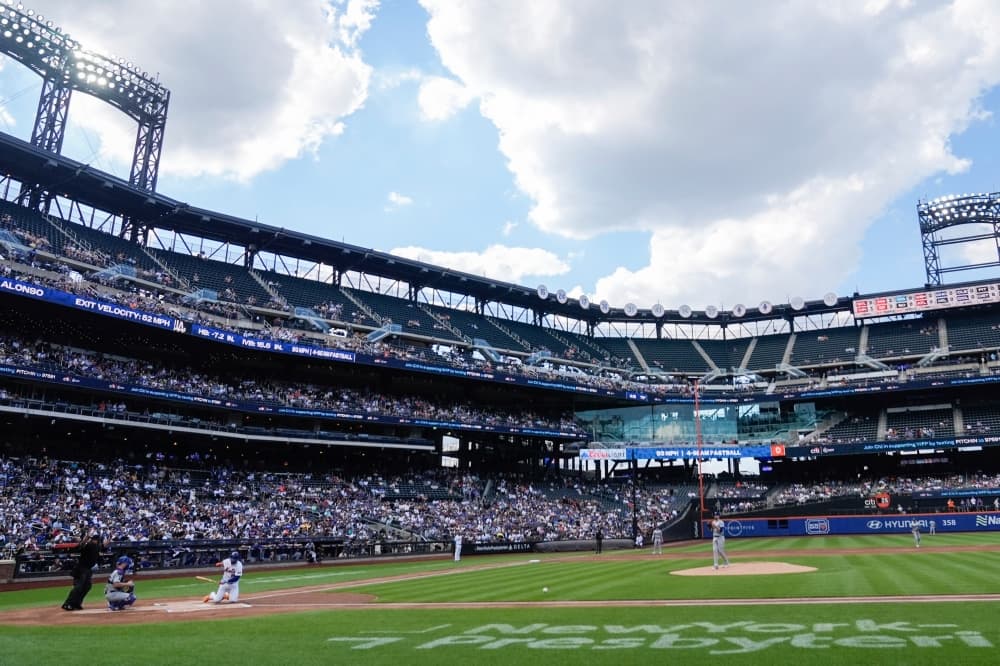 Pete Alonso appears to escape injury after getting hit by James Paxton pitch