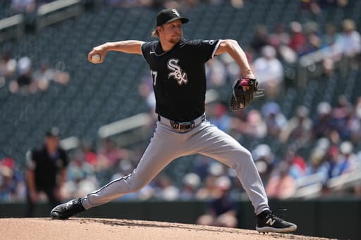 White Sox avoid a sweep by beating the Twins 8-0 behind Erick Fedde’s first win in 10 months