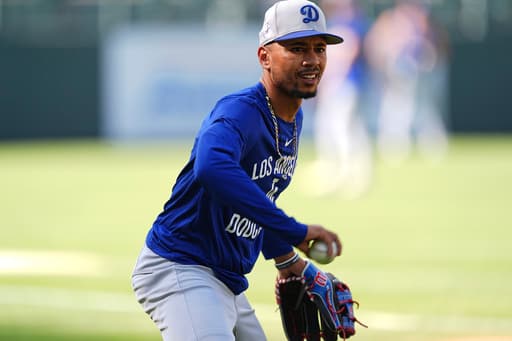 Betts staying at shortstop despite Dodgers’ outfield struggles