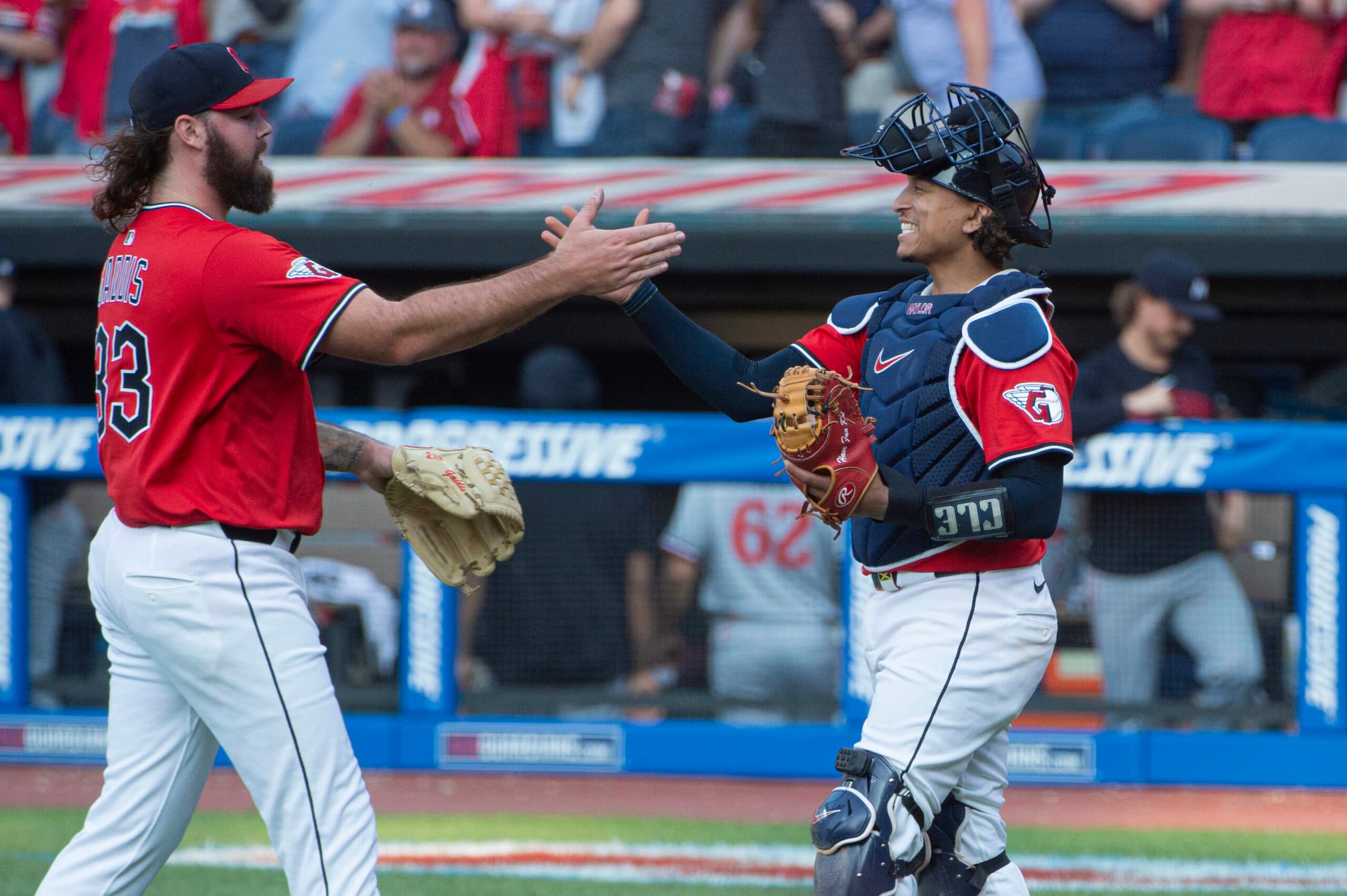 Naylor has RBI double in 8th inning, Guardians beat Twins 5-4 for 4th straight win