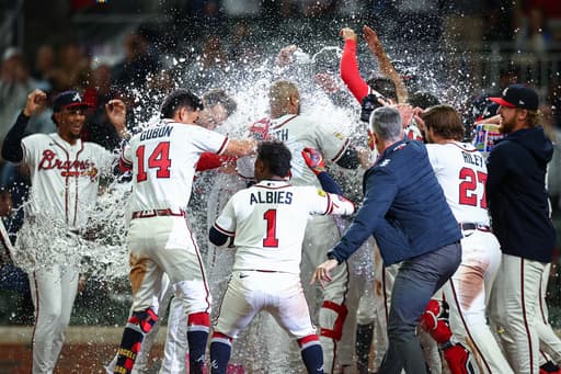 Less than 2 weeks after his mother’s death, Dominic Smith delivers a historic Braves walk-off