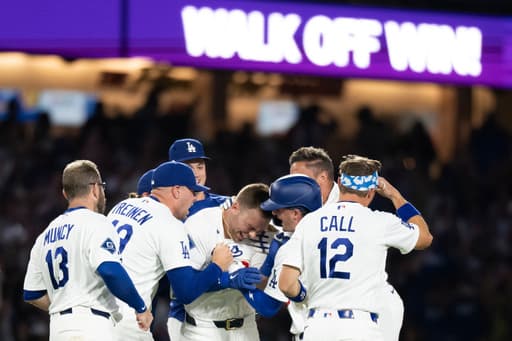 A ninth-inning throwing error lifts the Dodgers past the Orioles 6-5