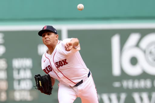 Red Sox starter Suárez leaves game vs. Astros after 4 innings due to hamstring tightness
