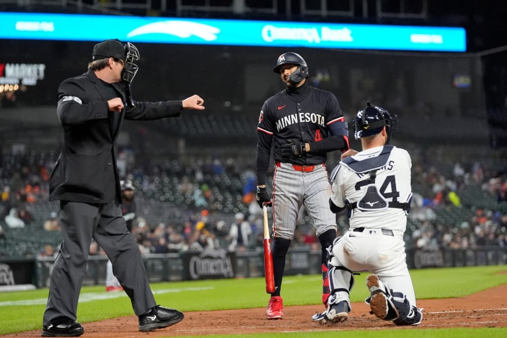 Twins place Carlos Correa on the 10-day injured list with an oblique injury