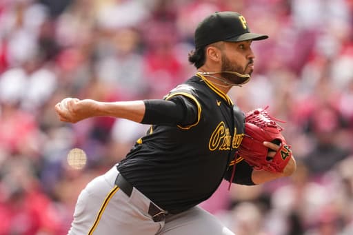 Twins acquire righty reliever Justin Lawrence from Pirates for cash