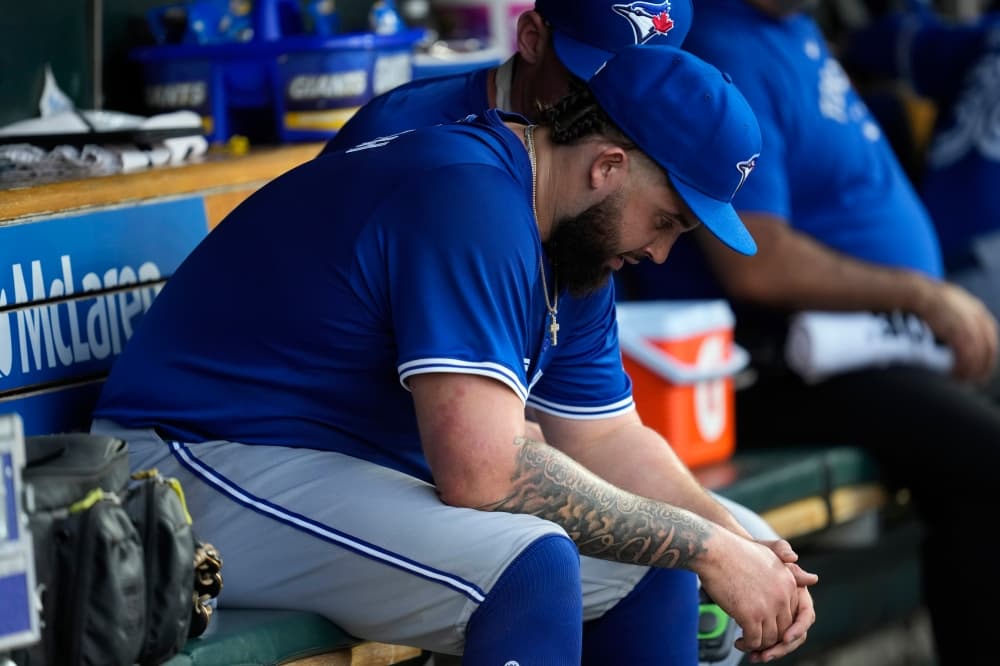 Blue Jays put right-hander Manoah on IL with elbow sprain, acquire Burr from Phillies