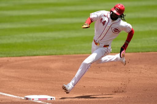 Reds’ Elly De La Cruz leaves vs. Braves in 5th inning due to hamstring tightness, will get MRI