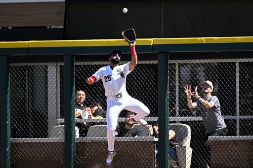 Chicago White Sox trade veteran outfielder Derek Hill to the Philadelphia Phillies