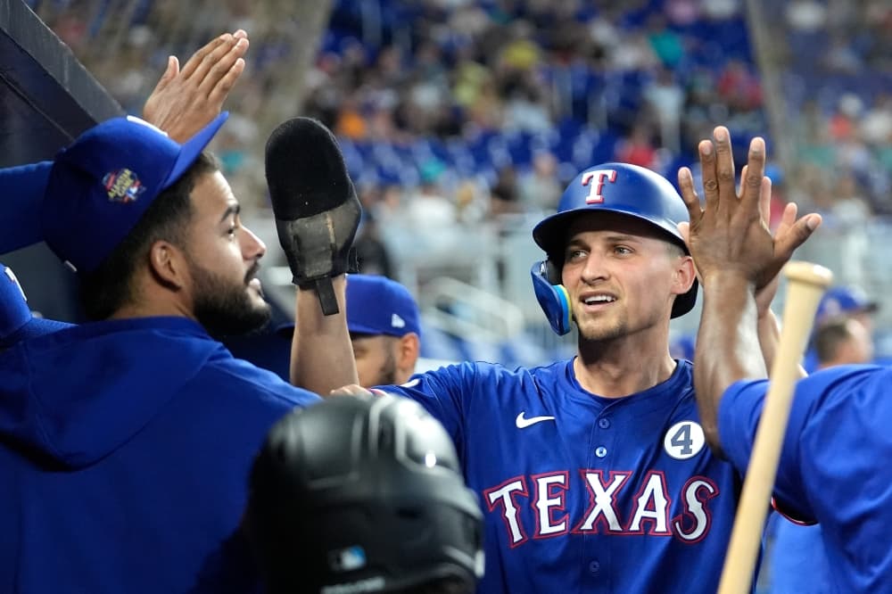 Rangers All-Star shortstop Corey Seager leaves in 2nd inning because of hamstring tightness