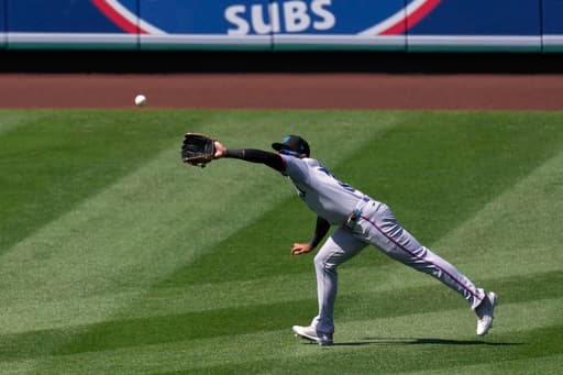 Marlins place OF Derek Hill on IL and bring up Victor Mesa Jr. from minors