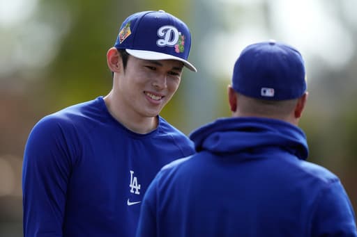 Dodgers’ Roki Sasaki erratic in first spring training outing, gives up 3 runs over 1 1/3 innings