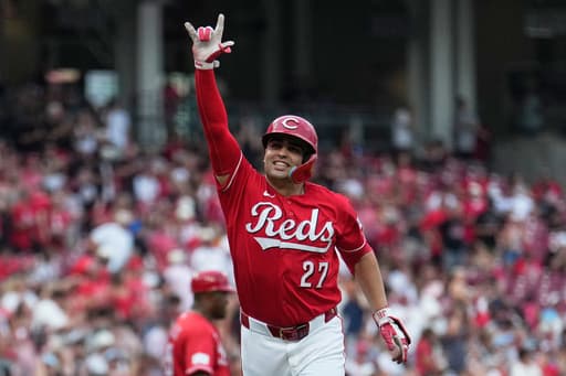 Stewart homers twice, Reds go deep 5 times in 11-5 victory over Phillies