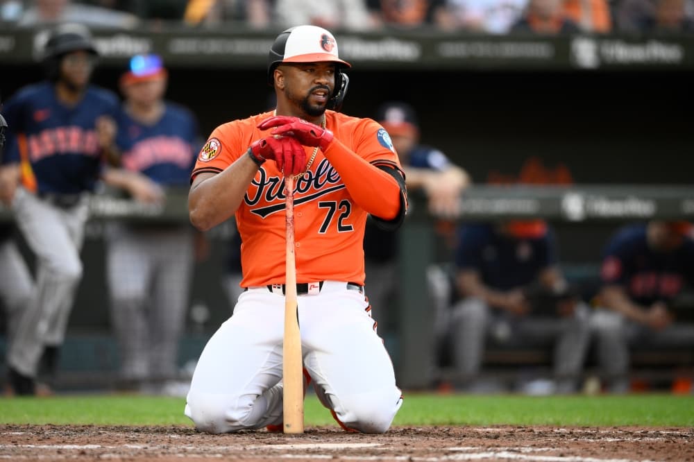 Orioles decline $16.5 million option on Eloy Jiménez, who becomes a free agent