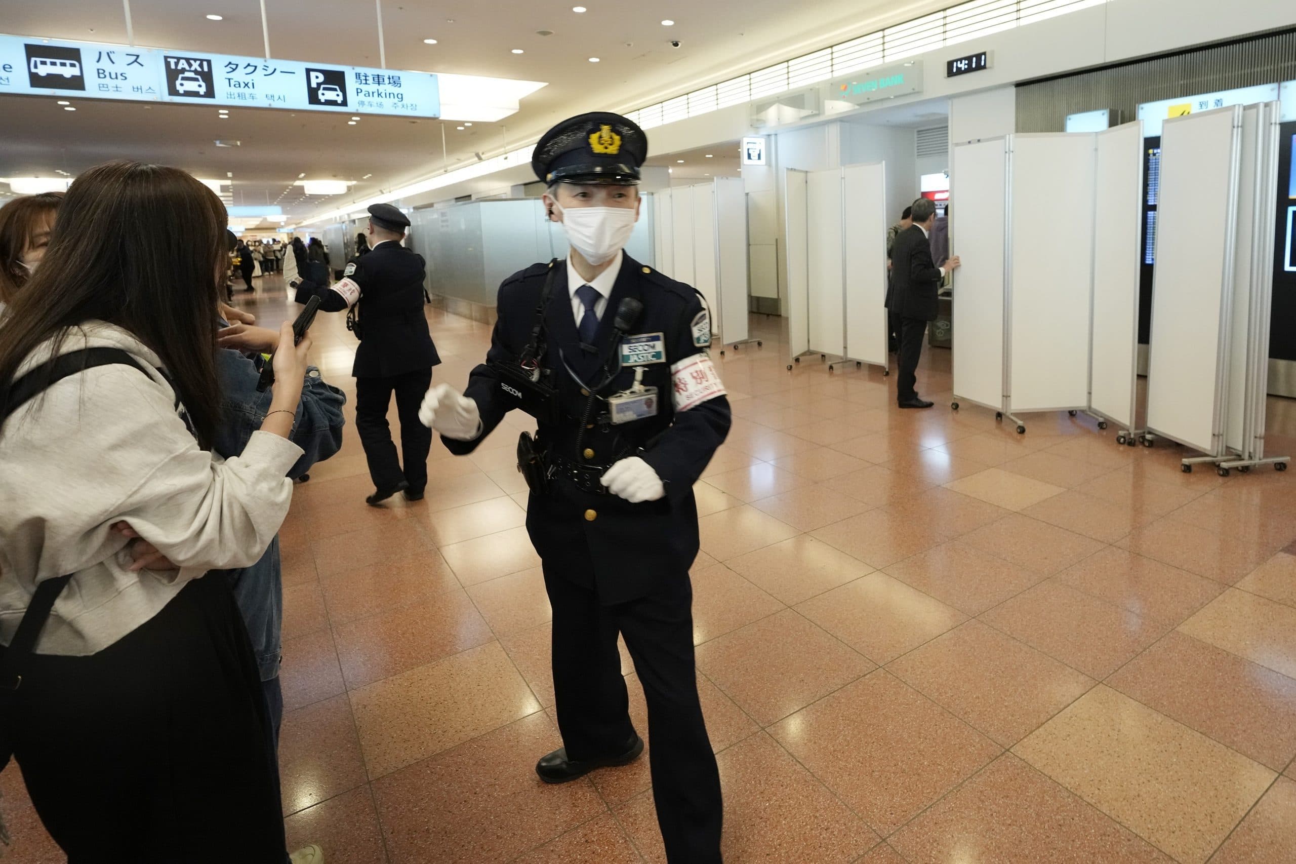 Ohtani’s Tokyo Airport Arrival Hidden From Fans Hoping to Catch a Glimpse of Japanese Star