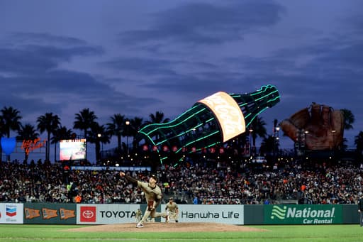 Padres tie season highs for hits (14) and runs in 10-5 win over Giants