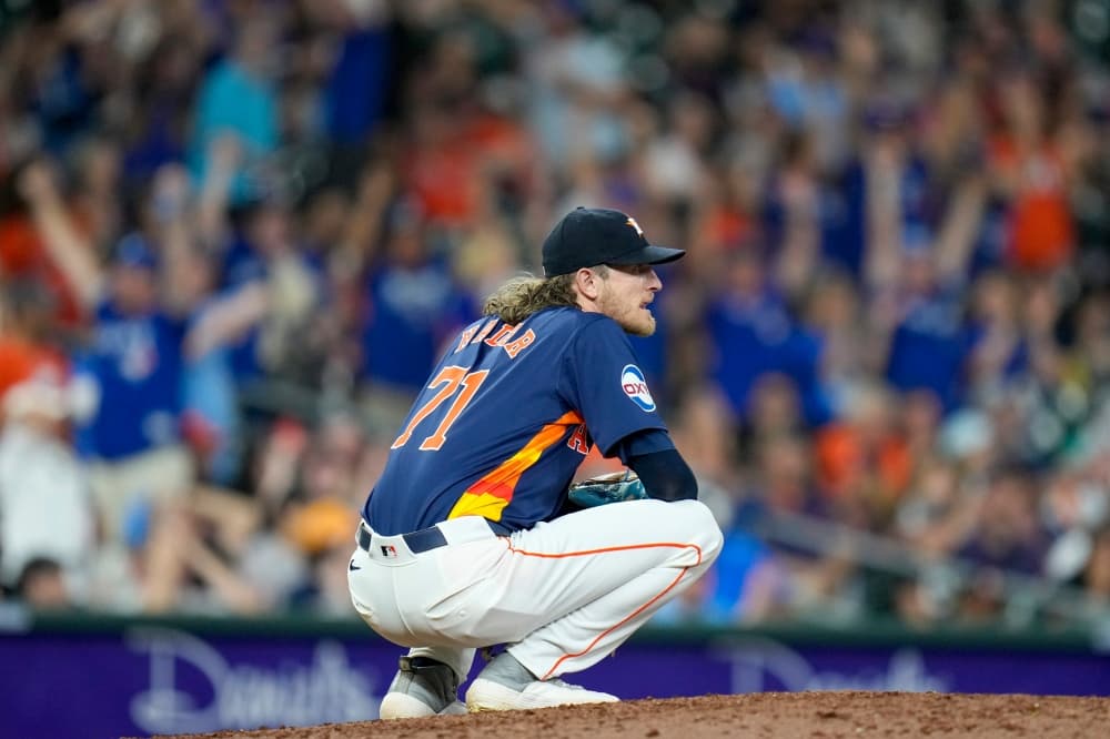 Hader blows first save opportunity with Astros in 2-1 loss to Blue Jays